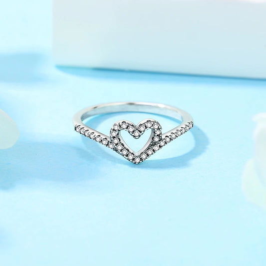 925 sterling silver minimalist zircon ring for women, in heart shape.