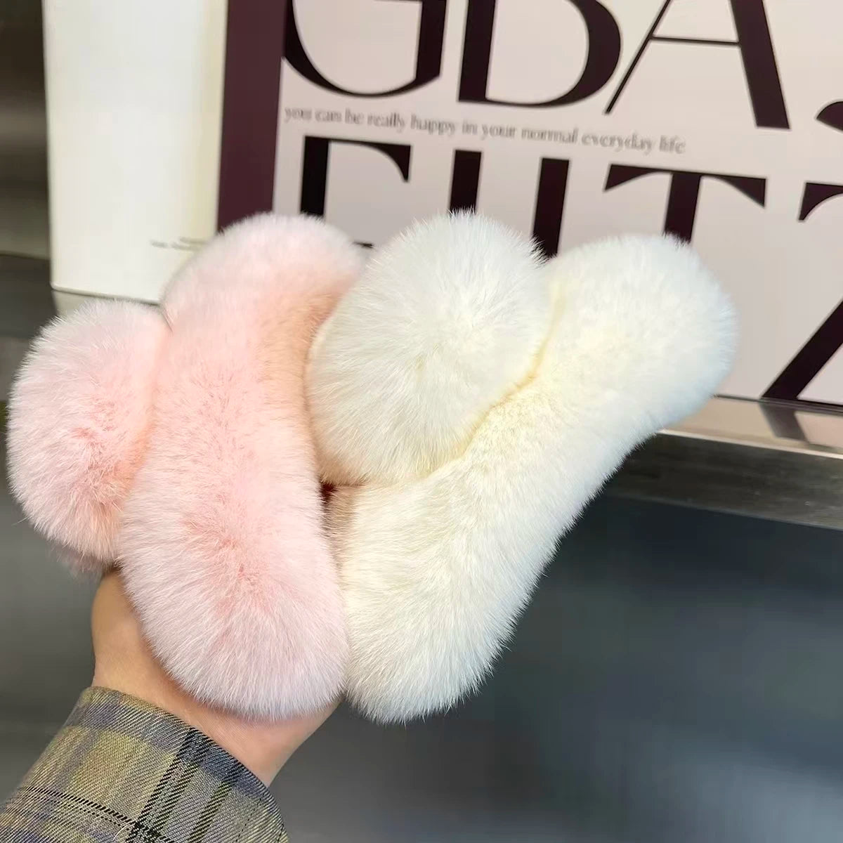 1/2PCS Large plush clip with a high-end feel, autumn and winter furry hair clip, women's temperament, and hair styling