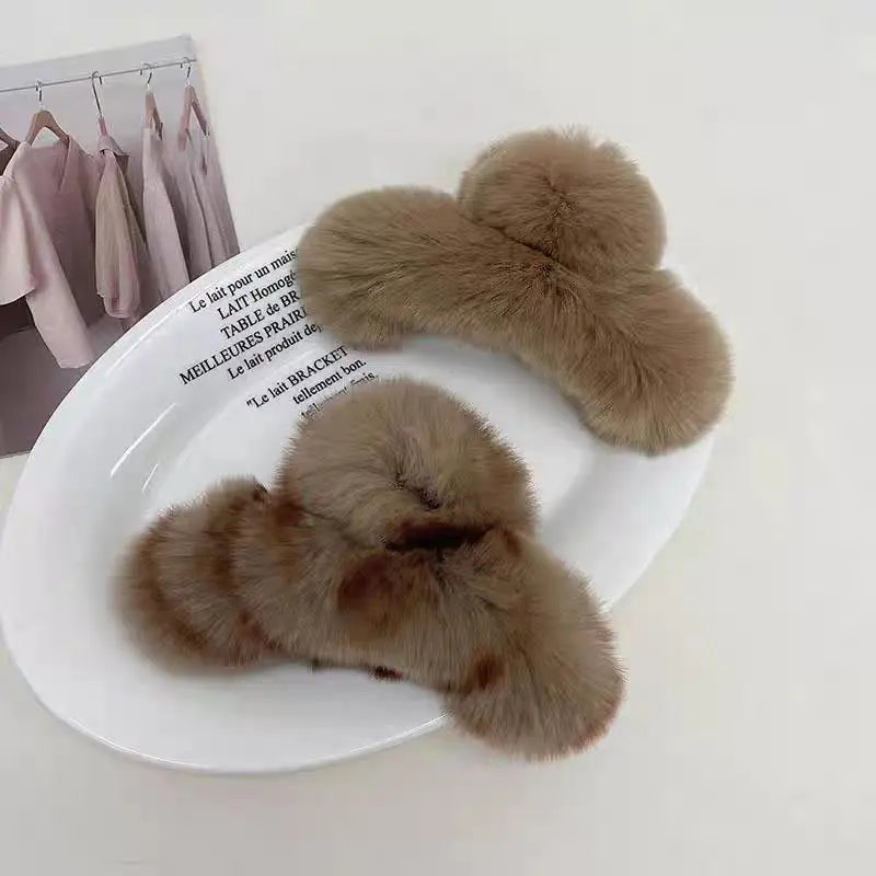 1/2PCS Large plush clip with a high-end feel, autumn and winter furry hair clip, women's temperament, and hair styling