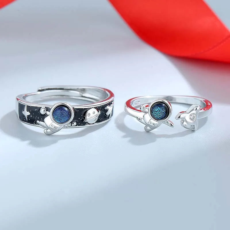 2Pcs Astronaut Planet Couple Rings for Women Men Cute Sliver Color Star Moon Adjustable Finger Rings Romantic Lovers Jewelry