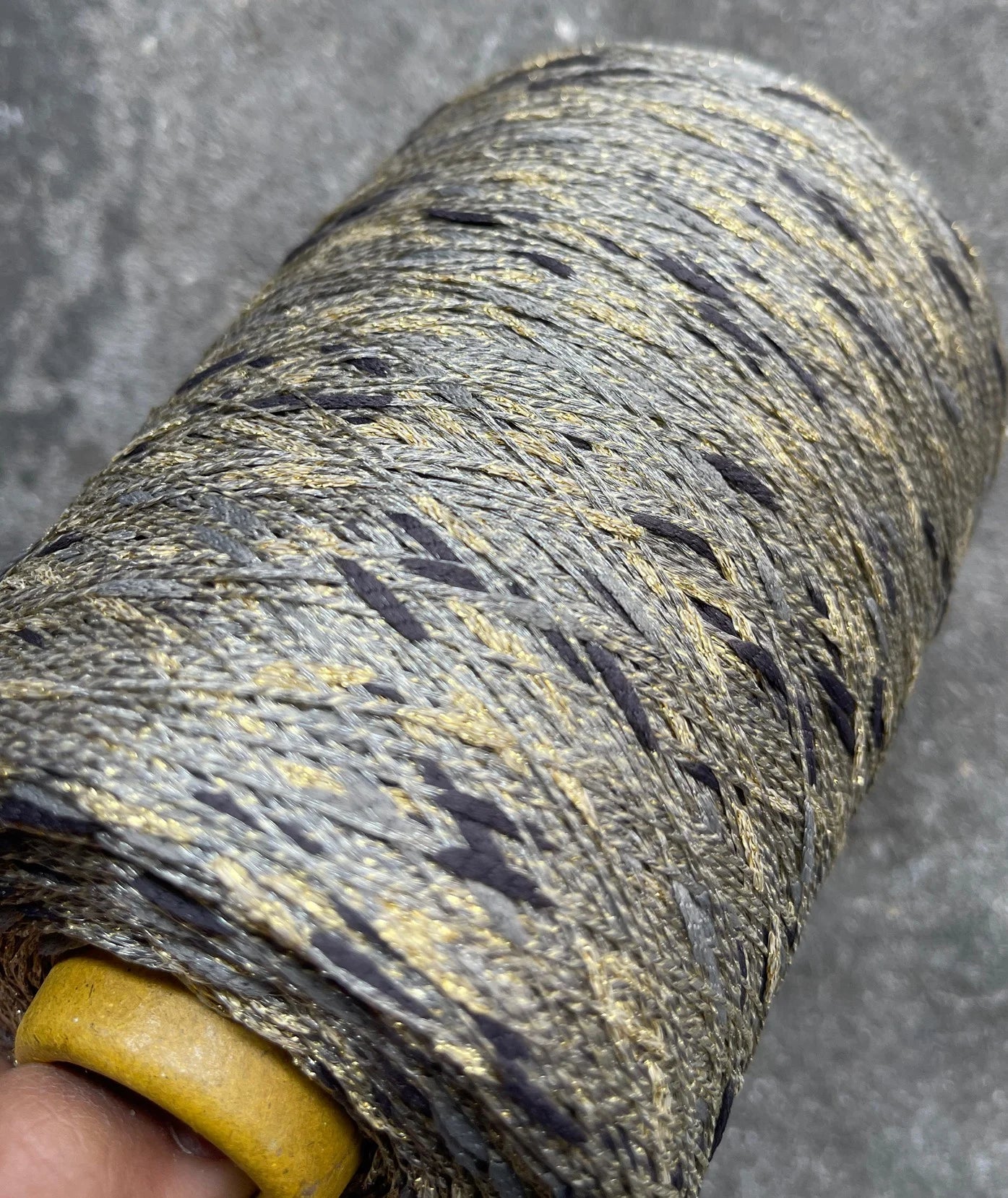 500g  Tadpole yarn Yarn for knitting Flash Golden silk threads knit sweater coat scarf yarn Peas Yarn for crochet