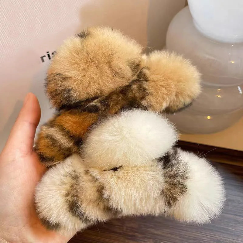 1/2PCS Large plush clip with a high-end feel, autumn and winter furry hair clip, women's temperament, and hair styling