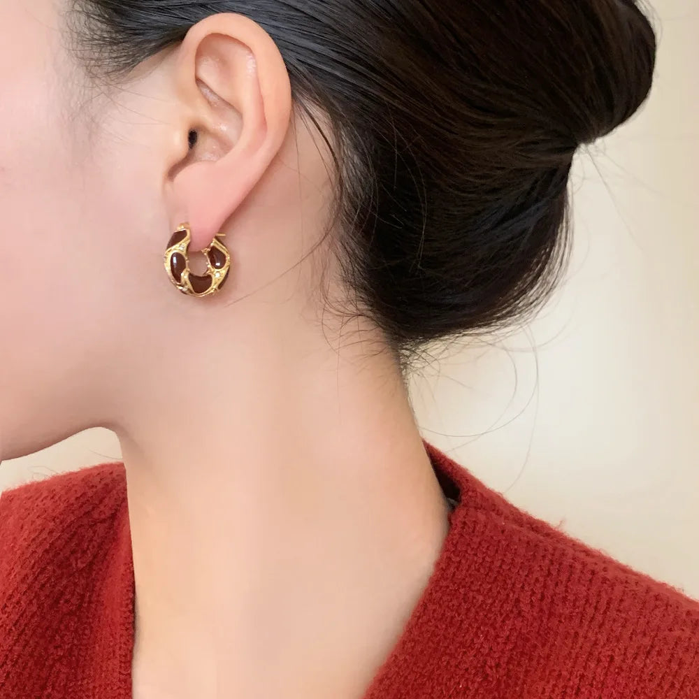 French Retro Enamel Leopard U-Shaped Earrings – Vintage Drop Style