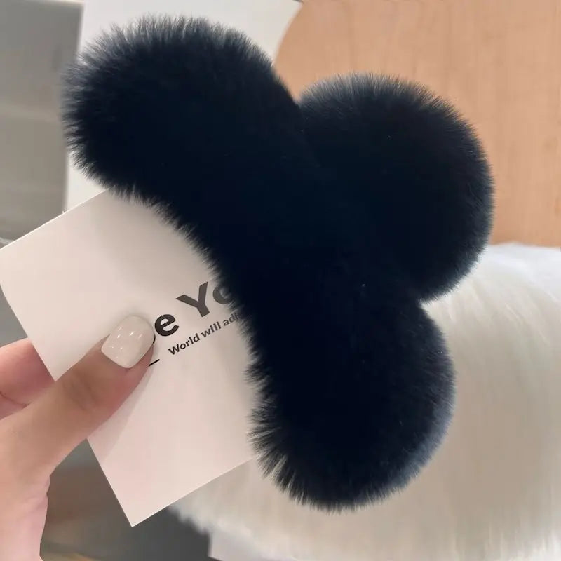 1/2PCS Large plush clip with a high-end feel, autumn and winter furry hair clip, women's temperament, and hair styling