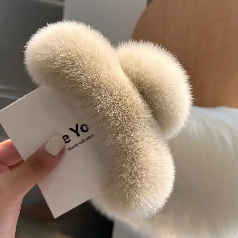 1/2PCS Large plush clip with a high-end feel, autumn and winter furry hair clip, women's temperament, and hair styling