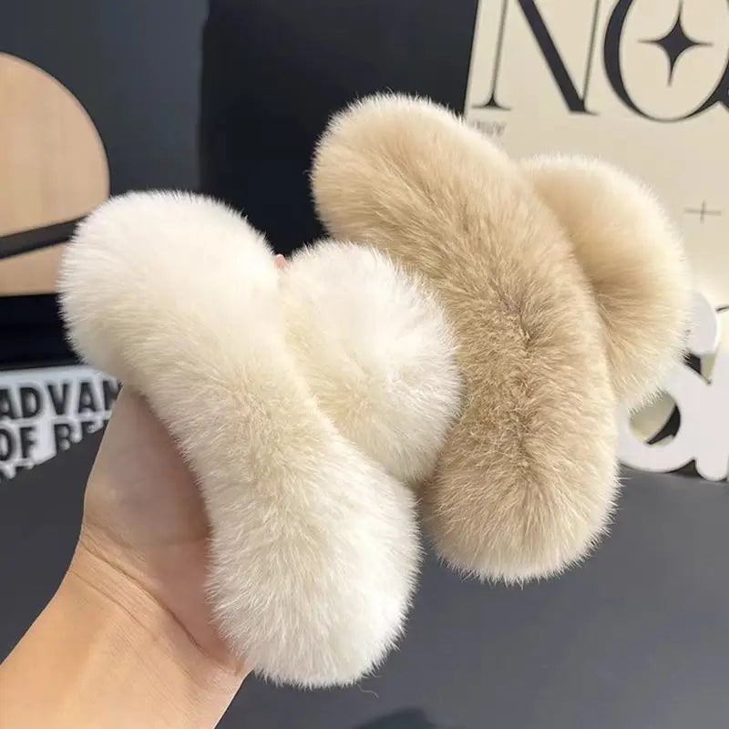 1/2PCS Large plush clip with a high-end feel, autumn and winter furry hair clip, women's temperament, and hair styling