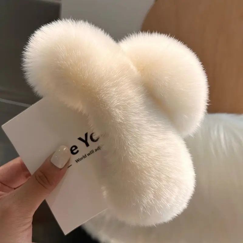 1/2PCS Large plush clip with a high-end feel, autumn and winter furry hair clip, women's temperament, and hair styling