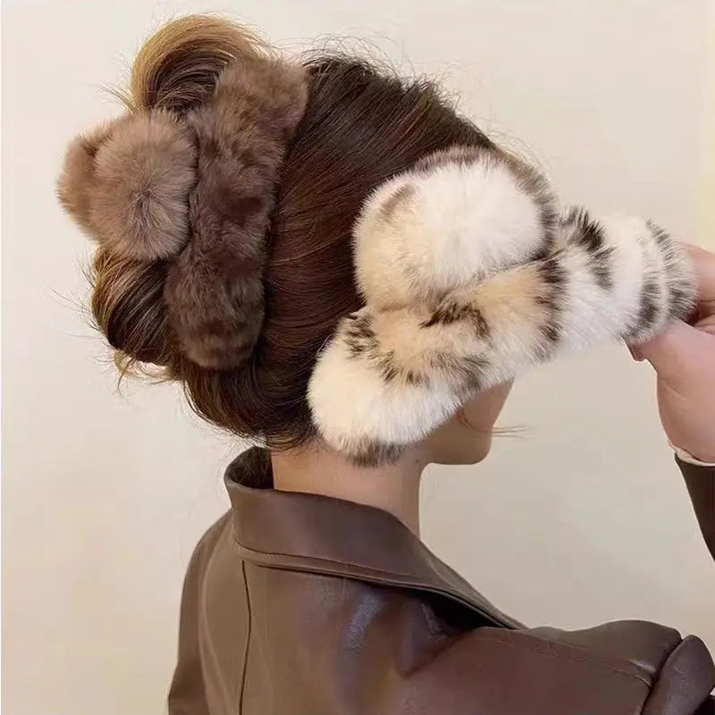 1/2PCS Large plush clip with a high-end feel, autumn and winter furry hair clip, women's temperament, and hair styling