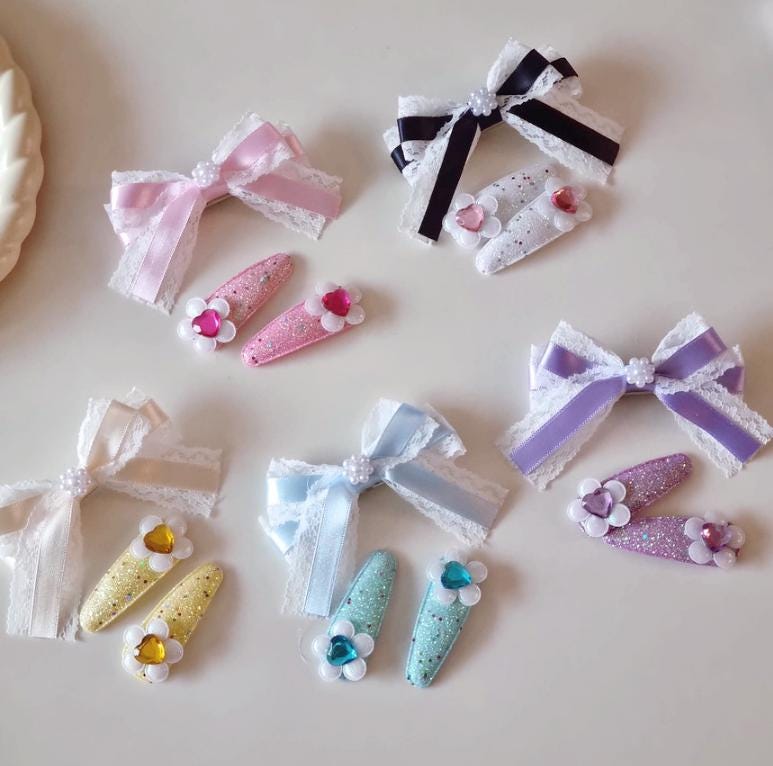 Teenie Tiny Flower Heart Glitter Hair Clip Set (of 2) | Free gift packaging if ordered with lace & satin bow pin [with Pinkluvme]