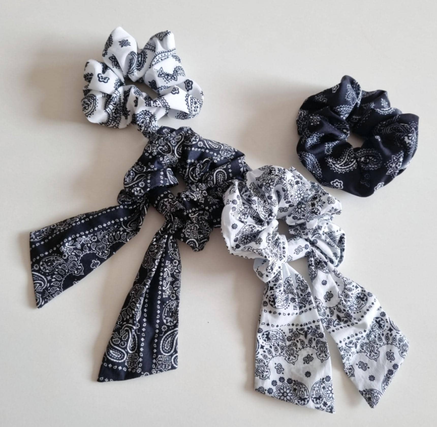 Basic & Ribbon Bandana-Print Scrunchies 2 Styles Available in Black and White Hair Tie for summer Handmade in South Korea [with Pinkluvme]