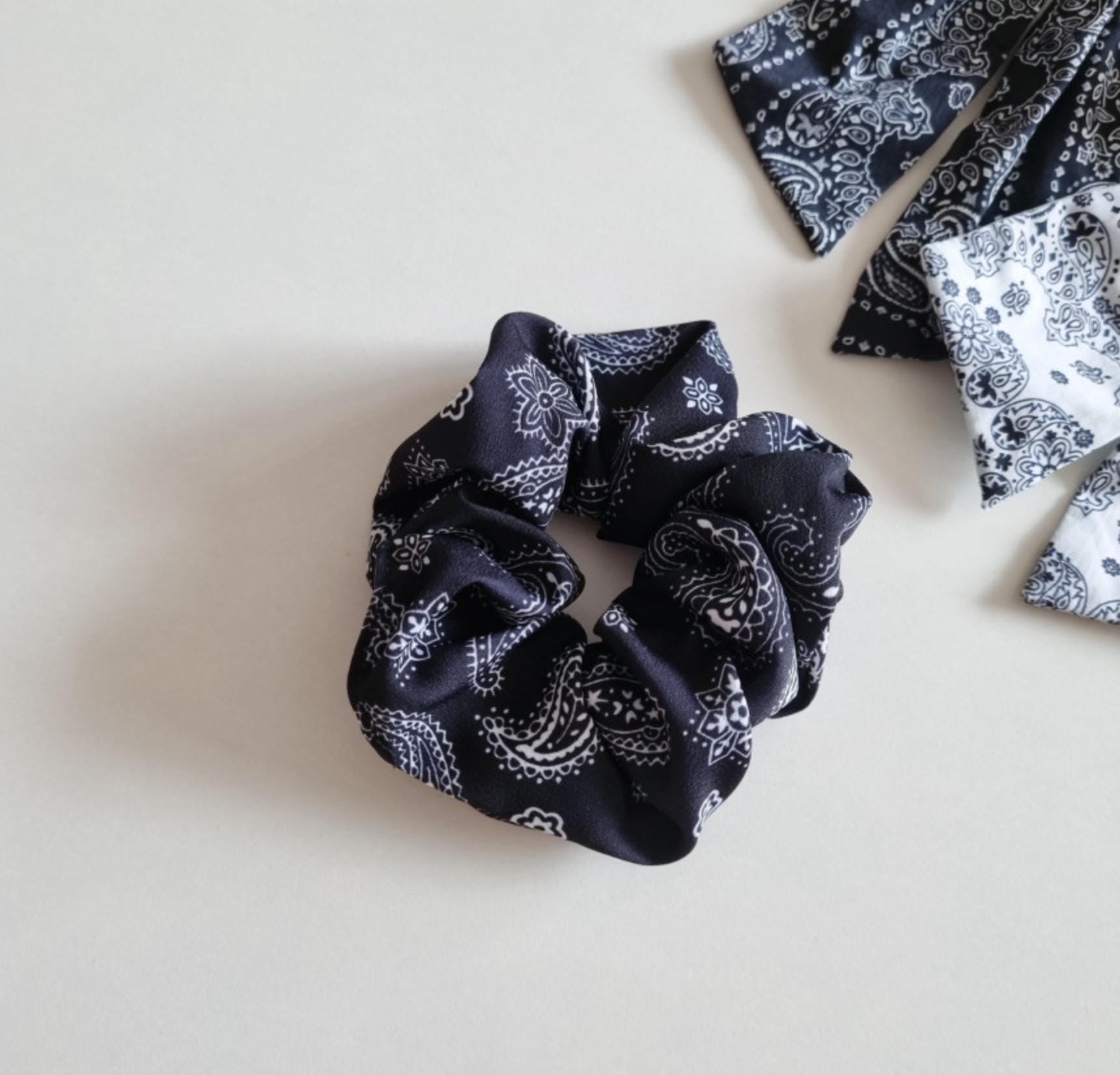 Basic & Ribbon Bandana-Print Scrunchies 2 Styles Available in Black and White Hair Tie for summer Handmade in South Korea [with Pinkluvme]