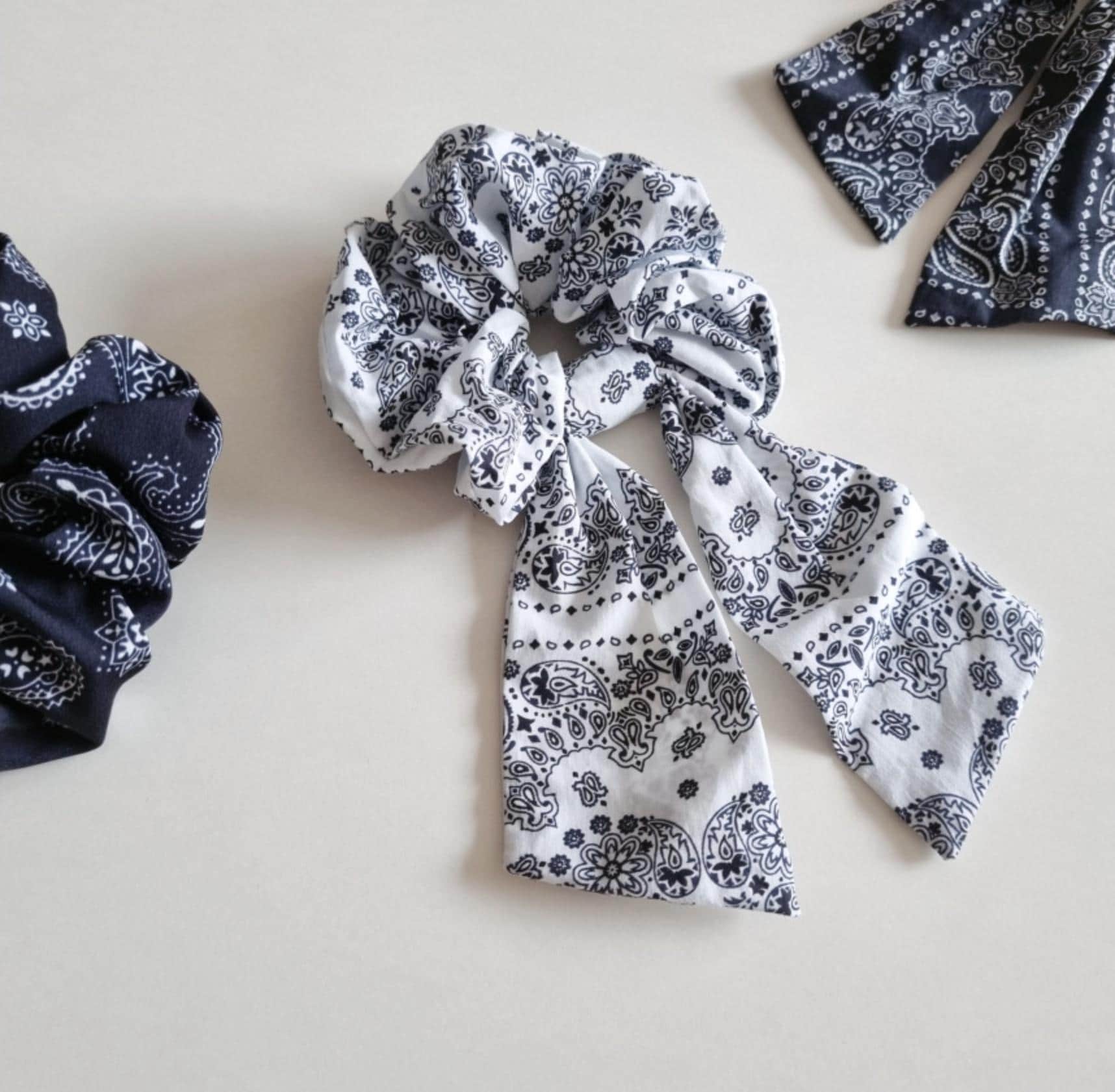Basic & Ribbon Bandana-Print Scrunchies 2 Styles Available in Black and White Hair Tie for summer Handmade in South Korea [with Pinkluvme]