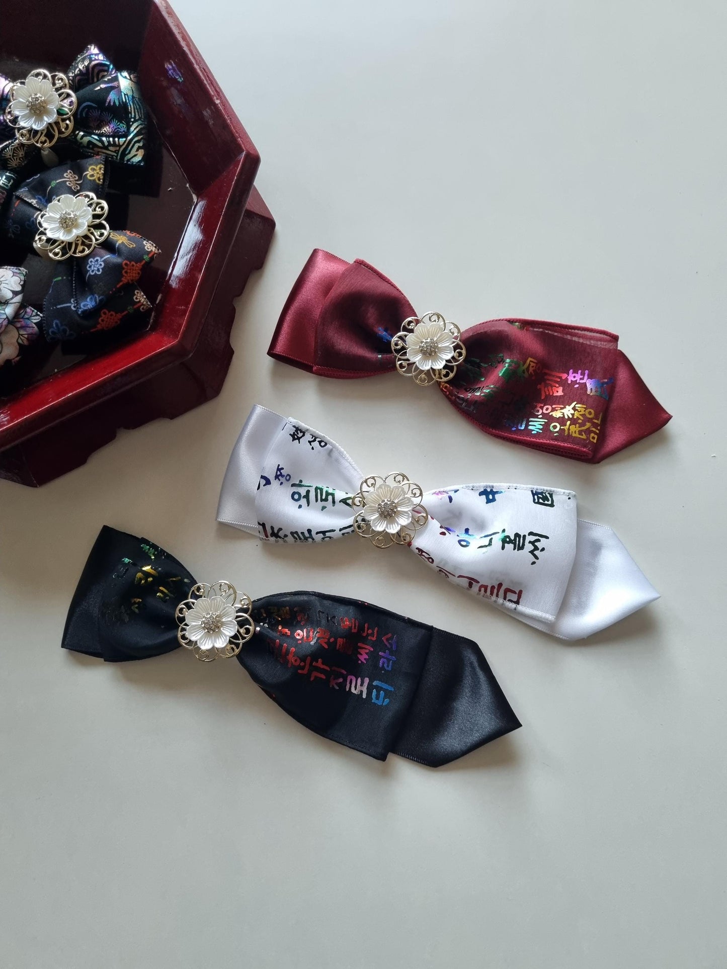 Traditional Korean Hanbok Hair Pin Elegant Daenggi Ribbon flower center red white black Kpop gift chuseok seollal doljanchi [with Pinkluvme]