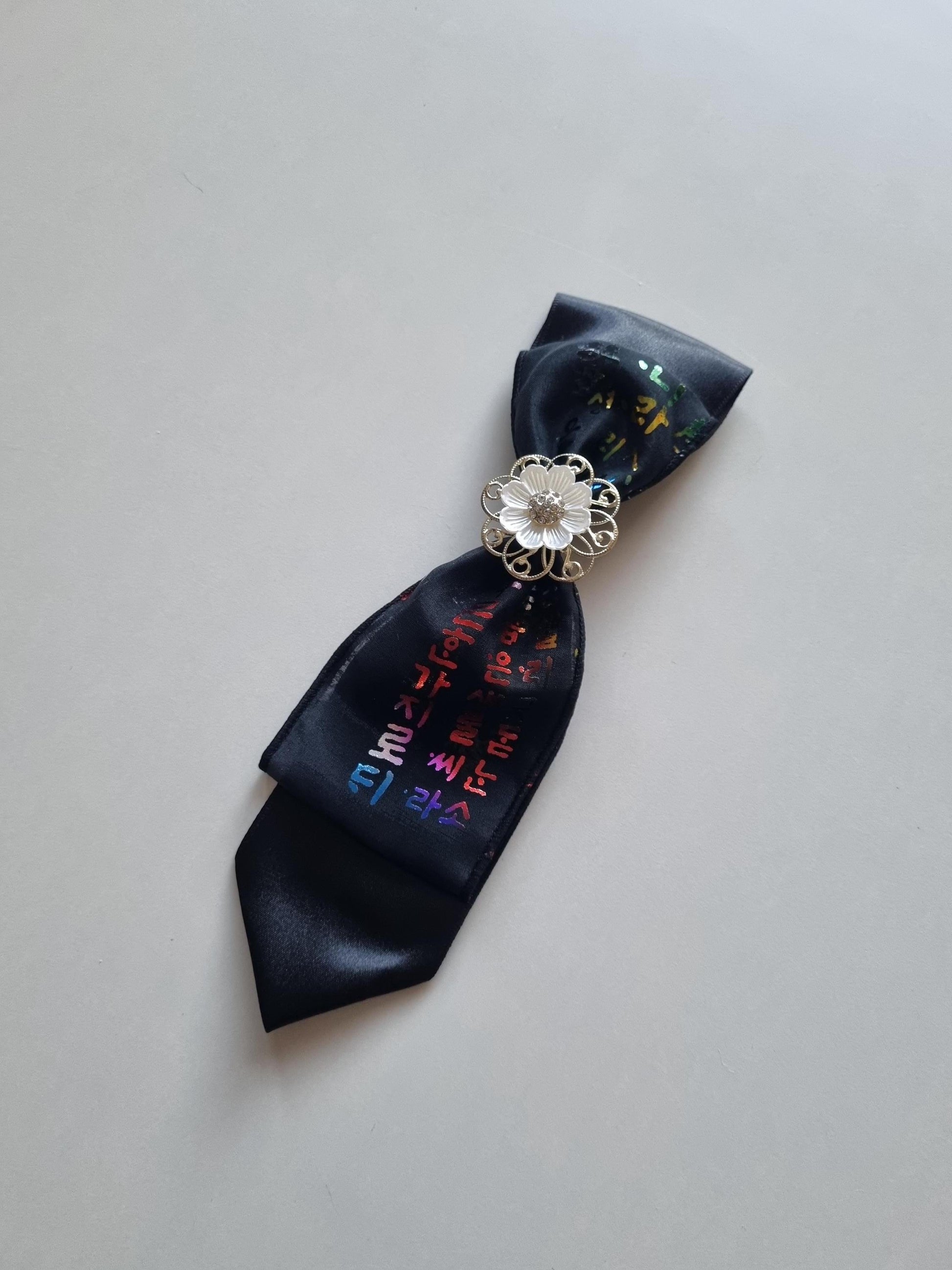 Traditional Korean Hanbok Hair Pin Elegant Daenggi Ribbon flower center red white black Kpop gift chuseok seollal doljanchi [with Pinkluvme]