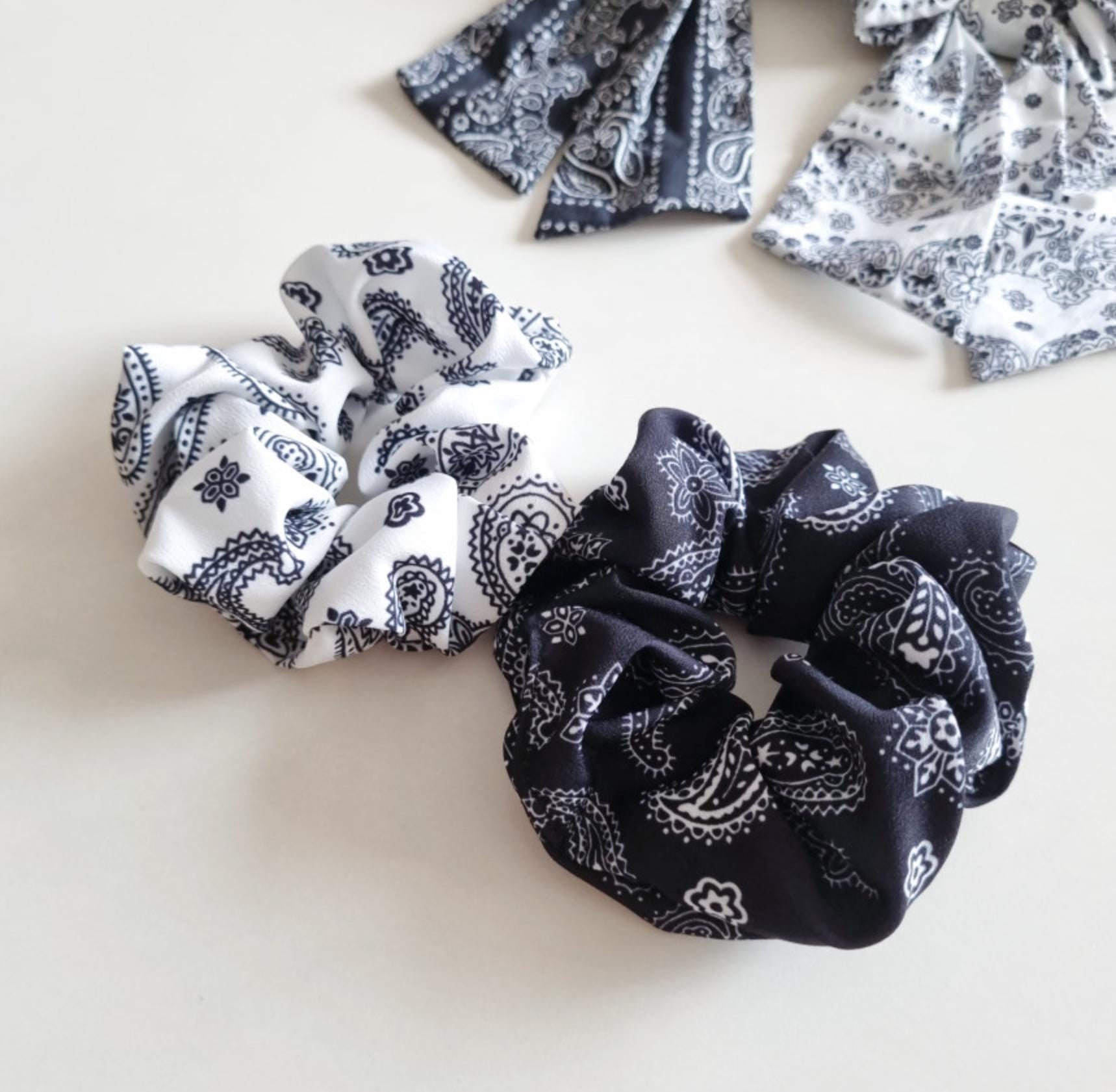 Basic & Ribbon Bandana-Print Scrunchies 2 Styles Available in Black and White Hair Tie for summer Handmade in South Korea [with Pinkluvme]