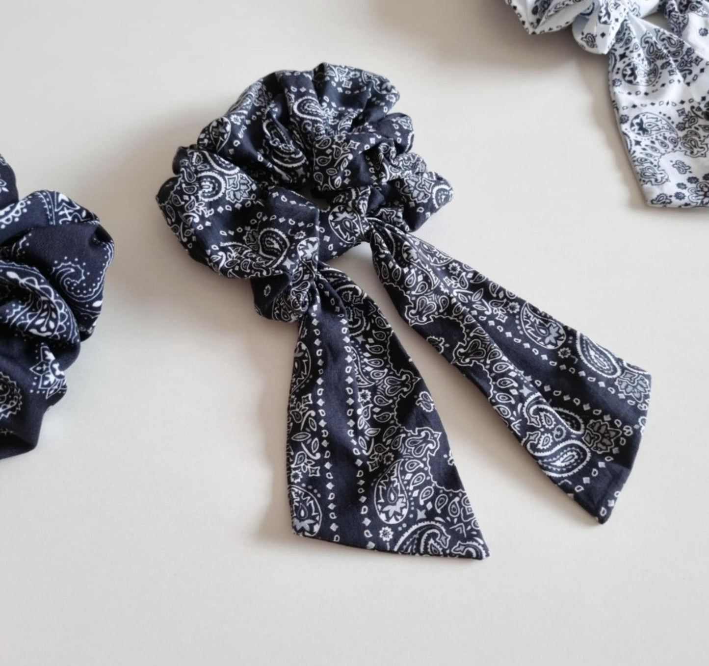 Basic & Ribbon Bandana-Print Scrunchies 2 Styles Available in Black and White Hair Tie for summer Handmade in South Korea [with Pinkluvme]