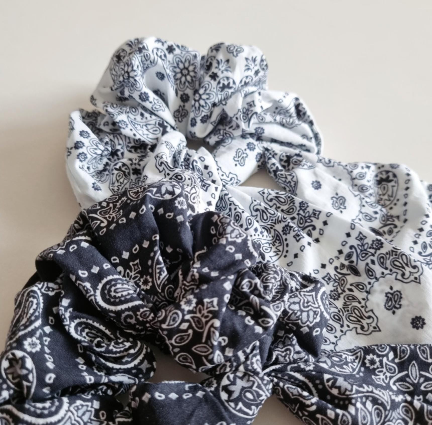 Basic & Ribbon Bandana-Print Scrunchies 2 Styles Available in Black and White Hair Tie for summer Handmade in South Korea [with Pinkluvme]