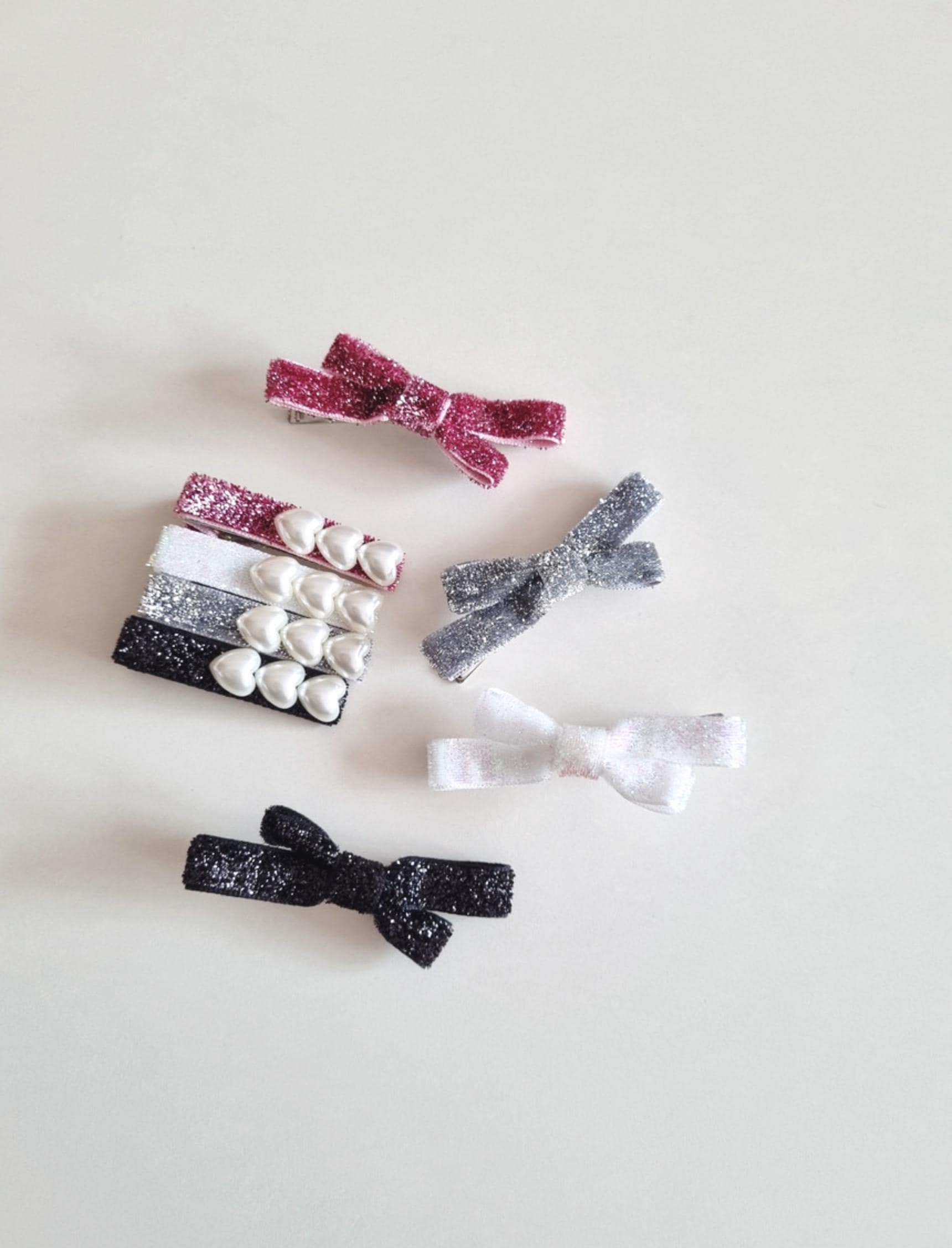 Glitter Bow & Pearl Hair Clip Set – 2 Pieces diagonal asymmetrical pigtail mom and girl [with Pinkluvme]