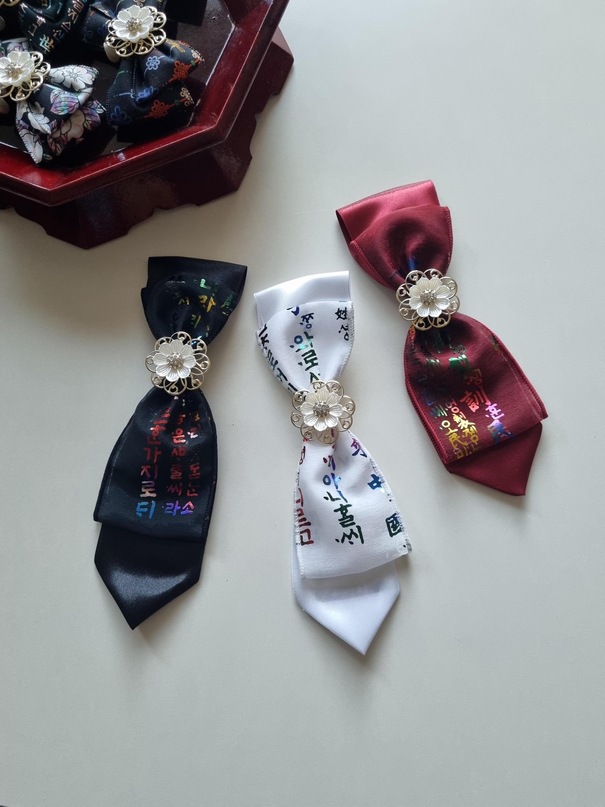 Traditional Korean Hanbok Hair Pin Elegant Daenggi Ribbon flower center red white black Kpop gift chuseok seollal doljanchi [with Pinkluvme]