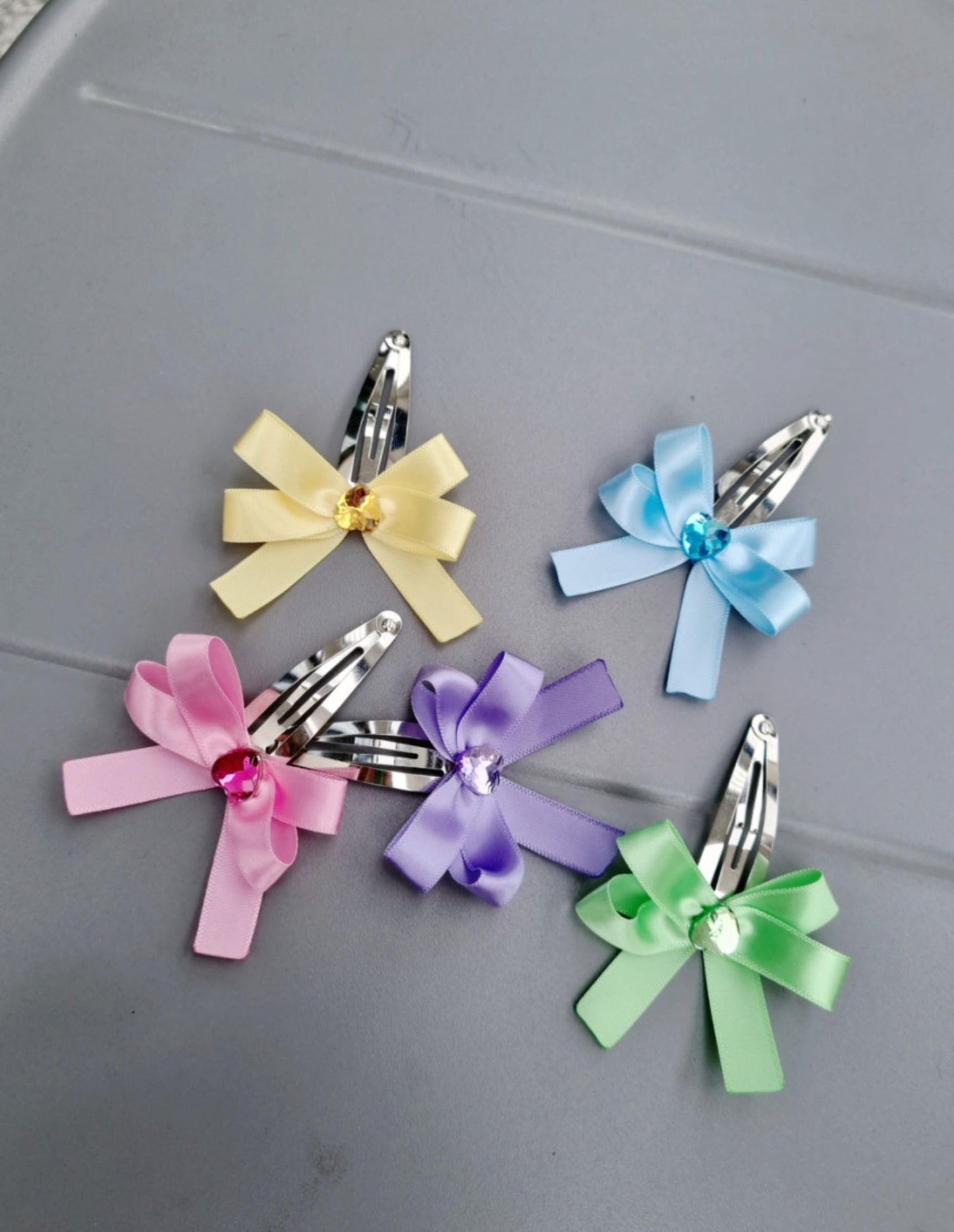 Heart Gem Ribbon Snap Clip – Available in 5 Colors Kpop idol animation fan satin finish elegant handmade double bow [with Pinkluvme]