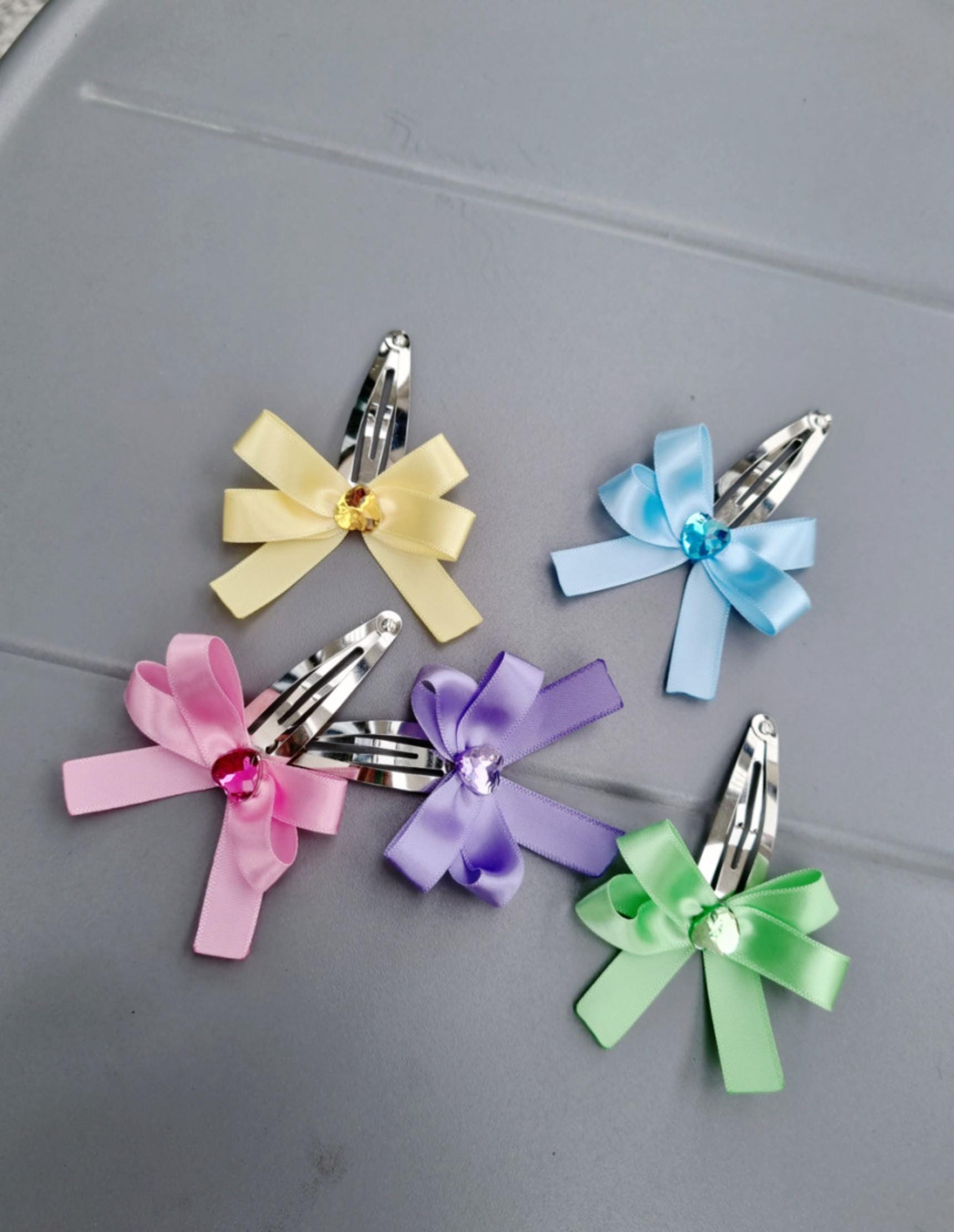 Heart Gem Ribbon Snap Clip – Available in 5 Colors Kpop idol animation fan satin finish elegant handmade double bow [with Pinkluvme]