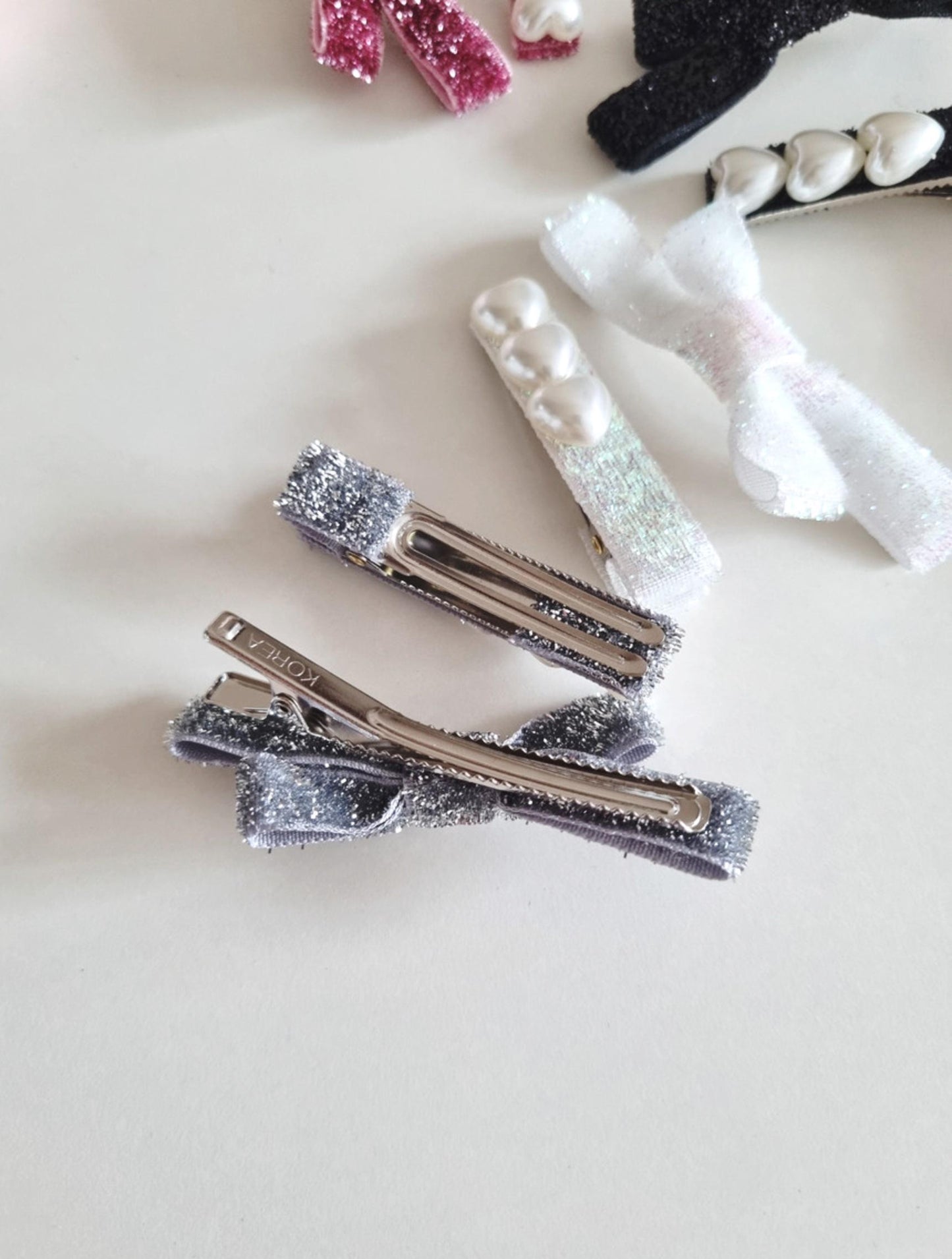 Glitter Bow & Pearl Hair Clip Set – 2 Pieces diagonal asymmetrical pigtail mom and girl [with Pinkluvme]